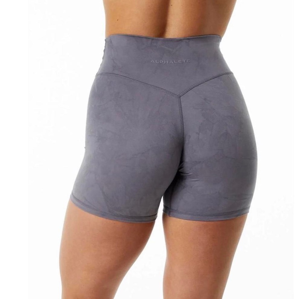 Alphalete Alphalux Wonder Short 6" in Misty Lilac